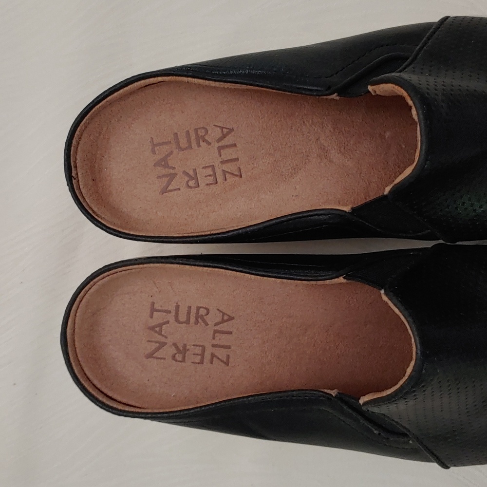 Naturalizer Women's Size 7.5 Clog with 2 inch heel - Picture 3 of 7